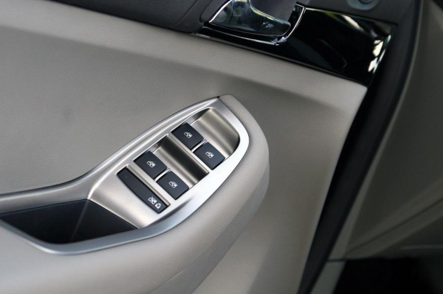  Chevrolet Orlando 2012 года  (фото 19 из 38)
